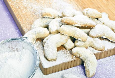 stockphotosweetsandtartschristmascookieswithpowderedsugar109762994.jpg