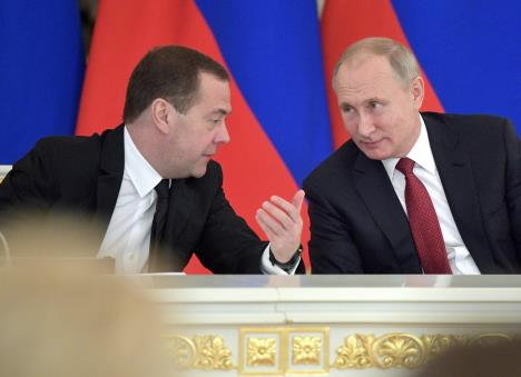 dmitriy-medvedev-vladimir-putin-photo-ap-27-decembar-2018.jpg