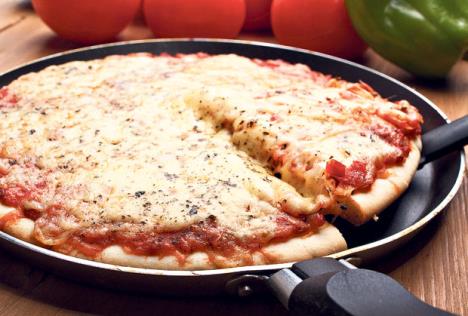 stockphotopizzamargaritainafryingpan31546219.jpg