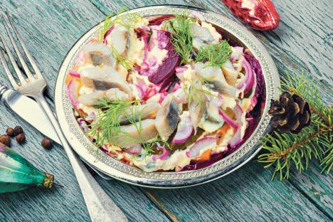 stockphototraditionalwintersaladwithbeetsandherringfoodforchristmas1538029151.jpg