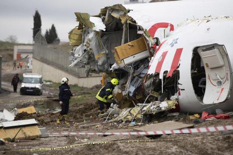 istanbul-avion-epa-tolga-bozoglu-04-epa-tolga-bozoglu.jpg