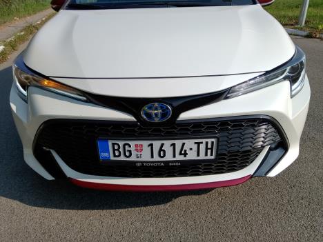 toyota-corolla-hybrid-6.jpg