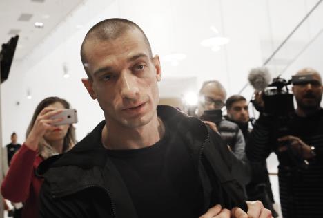 ap-christophe-ena-pyotr-pavlensky-ap.jpg