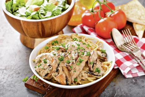 stockphotochickenmarsalawithmashroomsandlinguinepasta1060066046-1.jpg