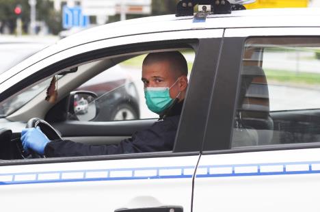 maske-policija-foto-beta-dragan-gojic-mart-2020.jpg