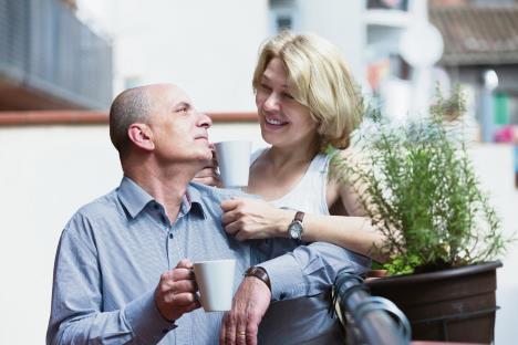 stockphotosmilingseniormaturecoupledrinkingteaonbalcony310216334.jpg