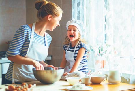 stockphotohappyfamilyinthekitchenmotherandchilddaughterpreparingthedoughbakecookies583771213.jpg