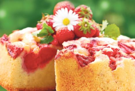 stockphotohomemadecakewithstrawberriesonthetableingarden79009273.jpg