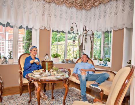 DRAGAN KOJIĆ KEBA NE IZLAZI IZ VILE NA BEŽANIJSKOJ KOSI: Uveliko učim engleski i pišem poeziju! Pa spomenuo i Severinu