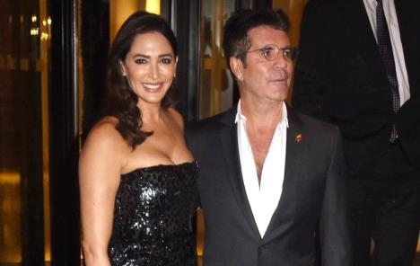 Sajmon Kauel sa suprugom