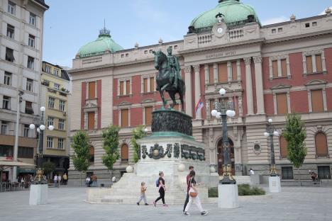Spomenik knezu Mihailu Obrenoviću na Trgu republike