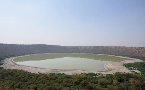 0415264476--maharashtra-lonar-lake.jpg