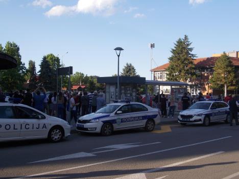 banja-koviljacca--policija-u-centru-mesta.jpg