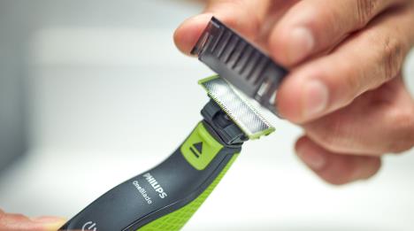 qp2520-20-oneblade-3-clickon-stubble-combs-pup.jpg