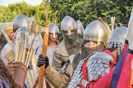 stockphotohistoricalreenactmentofthethcenturybattlebetweenthebyzantineandthenormansforthe1425142145.jpg