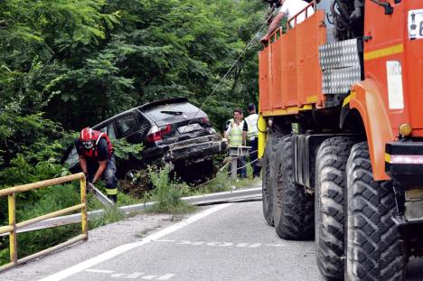 1205-hro-prijepolje-izvlace-auto-zoran-saponjic.jpg