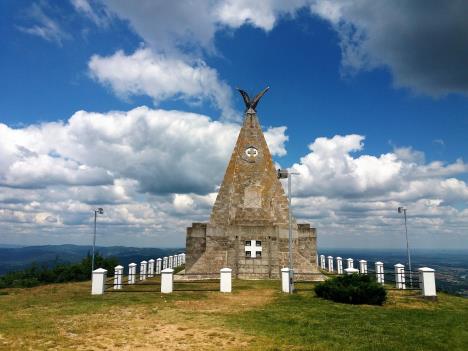 banja-koviljacca--spomenkosturnica-na-guccevu.jpg