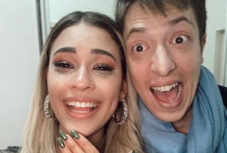 Dženi Martin i Uroš Jovičić prave smešan selfi