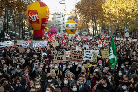 w-56527650-pariz-protest.jpg