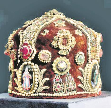 6-kruna-stefana-decanskog-muzej-crne-gore-na-cetinju.jpg