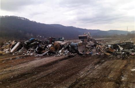 loznica--deponija-u-krugu-nekadassnje-fabrike.jpg