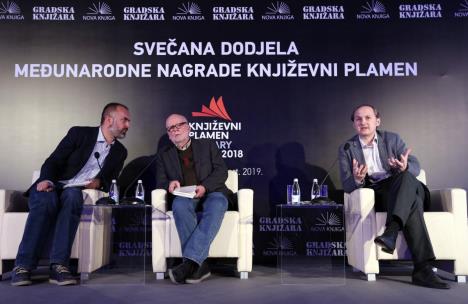 adam-zagajevski-i-gojko-bozovic-podgorica-4.mart2019.jpg