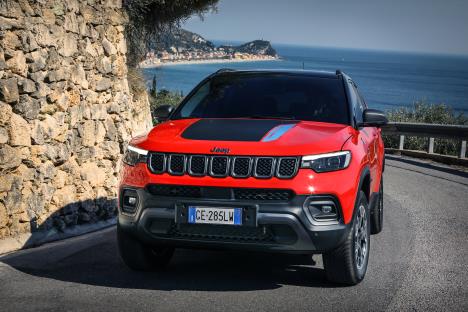 1.-new-jeep-compass-trailhawk-4xe.jpg