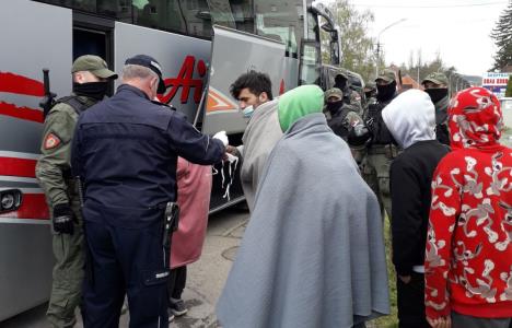 banja-koviljaca--odvezeni-autobusima-foto-mup.jpg