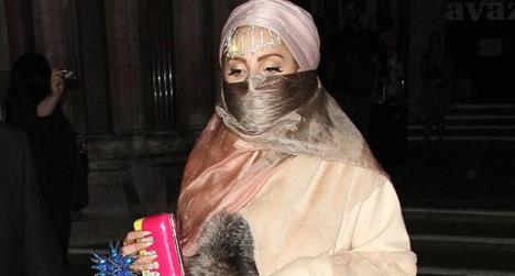 ledi-gaga-london-fesen-vik-burka.jpg