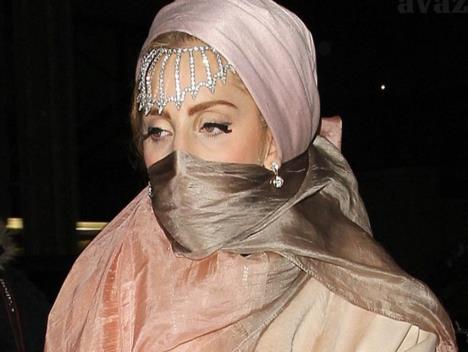 ledi-gaga-london-fesen-vik-burka.jpg