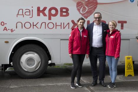 akcija-dobrovoljnog-davanja-krvi-hemofarm--ronald-zeliger.jpg