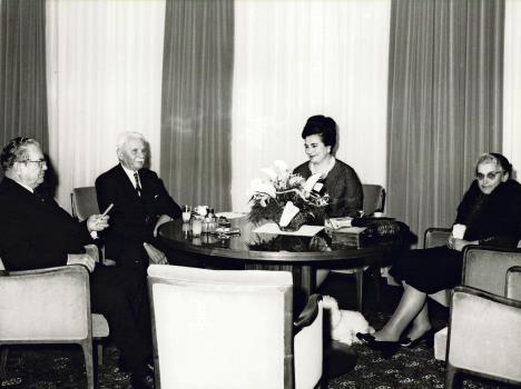 Diana Budisavljević i Julije Budisavljević na prijemu kod Tita i Jovanke Broz u vili 'Zagorje' u Zagrebu, 19.12.1969.