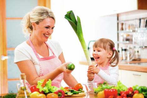 stockphotomotherandkidpreparinghealthyfoodandhavingfun160144142.jpg