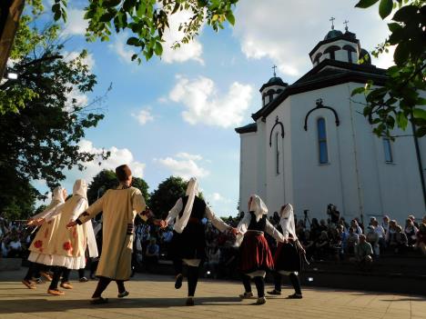 loznica--nastupi-kod-stare-crkve.jpg