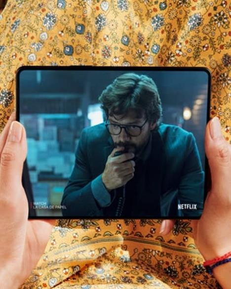 galaxyzfold35g-highlights-size-subnetflix.jpg