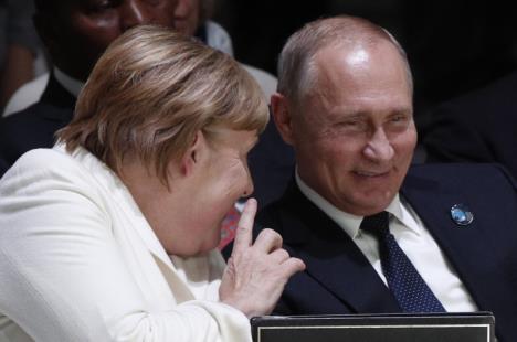 w-54767911-merkel-putin.jpg