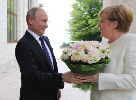 w-54344956-putin-merkel.jpg