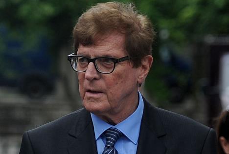 Minja Subota u crnom sakou i plavom košulji