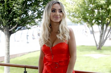 MAJA BEROVIĆ UŠLA U 8. MESEC TRUDNOĆE, PA SE POŽALILA: Evo šta pevačici sada teško pada!