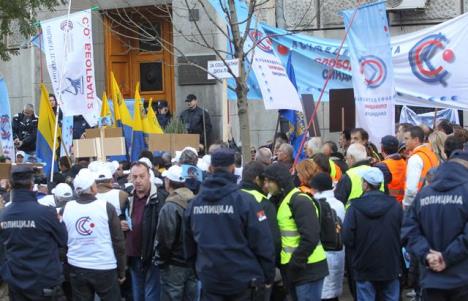 protest-radnici-vlada-srbije-beta-glavna.jpg