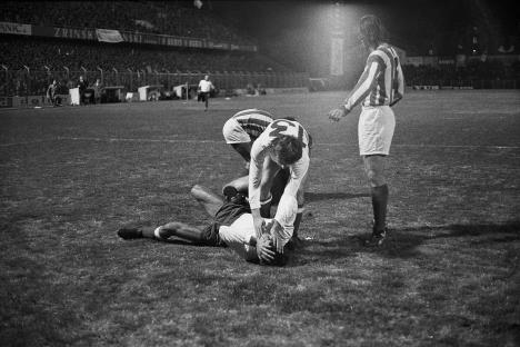 19691973-hajduk-slavisa-zungul-povredje-protiv-crvene-zvezde.jpg