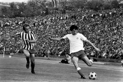 19691973-hajduk-ivica-surjak-u-akciji.jpg