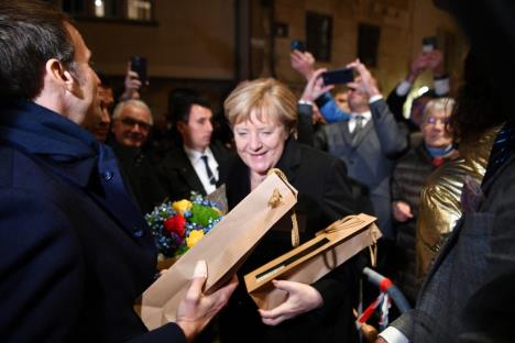 emanuel-makron-angela-merkel.jpg