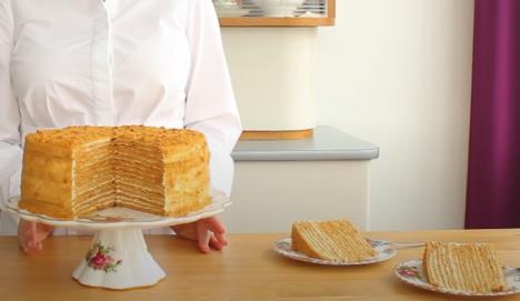 Ruska torta sa korama od meda