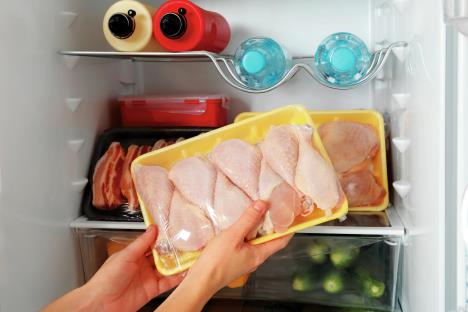 frizider-stockphotowomantakingrawchickendrumsticksfromrefrigeratorcloseup1241670943.jpg