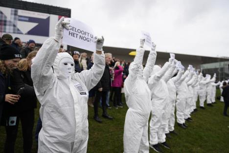 w-57379311-amsterdam-protest.jpg