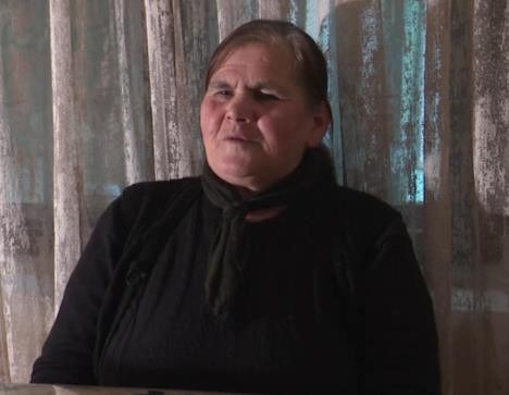 Petkana Filipović u crnom sa maramom oko vrata