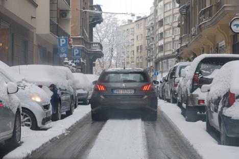 Vožnja po snegu i ledu – stručnjaci upozoravaju da se tempomat ne koristi u zimskim uslovima