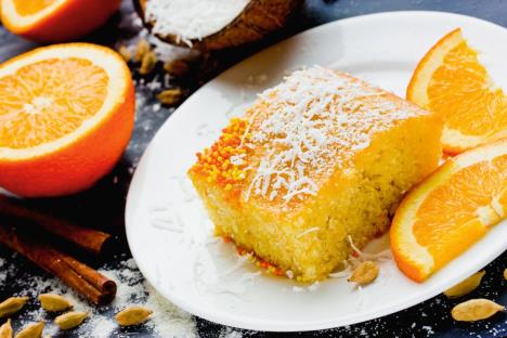 biskvit-od-pomorandze--stockphotobasbousanamooraegyptiansemolinacakewithorangesugarsyrupandspicesselectivefocus409446412.jpg