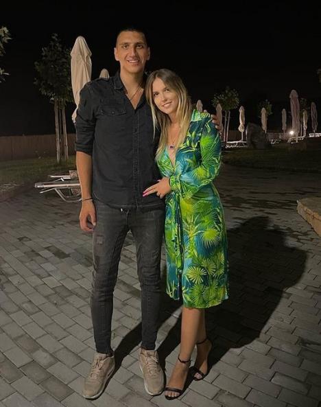 Ćerka Vlade Divca sa izabranikom sređuje stan u kojem će da žive